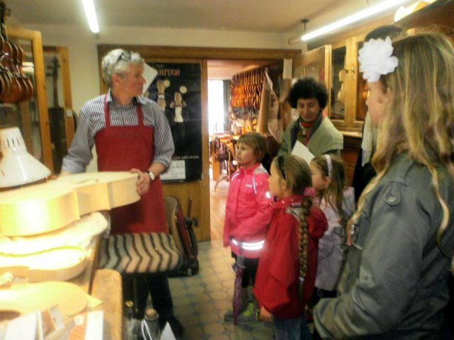 Visite de la classe de violon chez Mr Heusghem, luthier